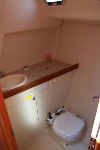 Hunter 31 - Photo 10