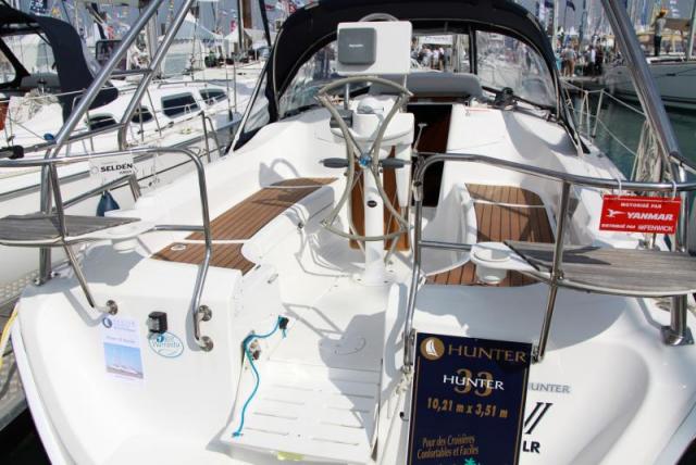 Hunter 33 - Photo 3