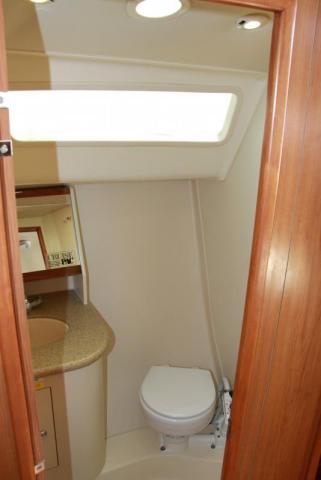 Hunter 33 - Photo 15