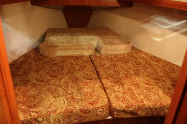 Hunter 36 - Photo 14