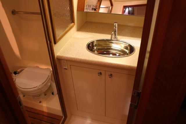 Hunter 36 - Photo 16