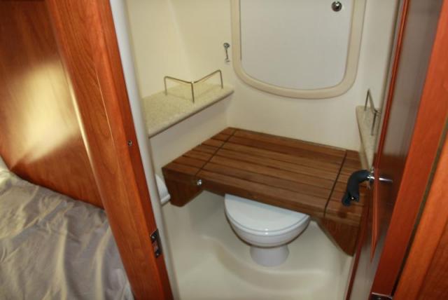 Hunter 41 - Photo 11