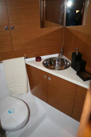 Sun Odyssey 49i - Photo 17