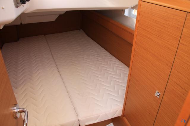 Sun Odyssey 379 - Photo 9