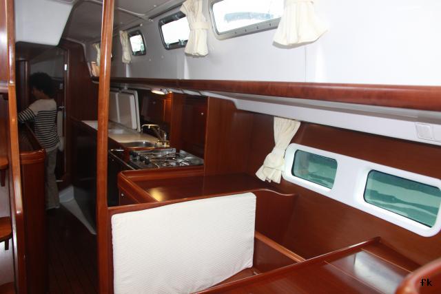 Sun Odyssey 39i - Photo 9