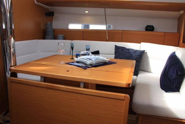 Sun Odyssey 42 DS - Photo 9