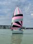 Un petit voilier très étonnant .